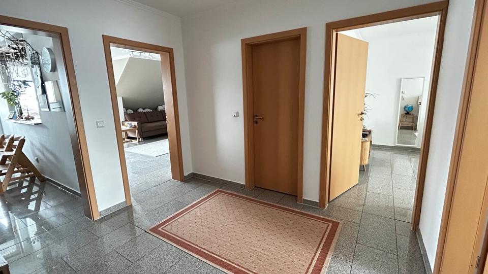 Etagenwohnung Troisdorf Altenrath - 4 Zimmer, 100 m&sup2;, 1.100&euro; | Angebot:26032942