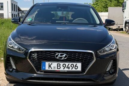 Hyundai i30 118.000 km 10.900 &euro; Köln 51107
