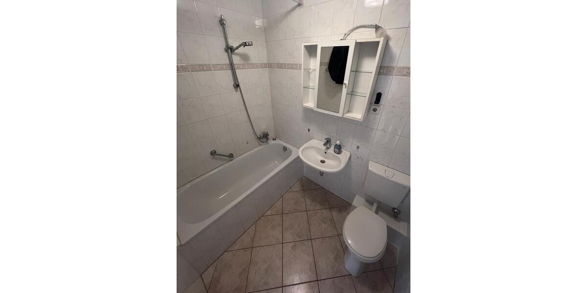 Etagenwohnung Bonn - 3 Zimmer, 76 m&sup2;, 900&euro; | Angebot:25920062