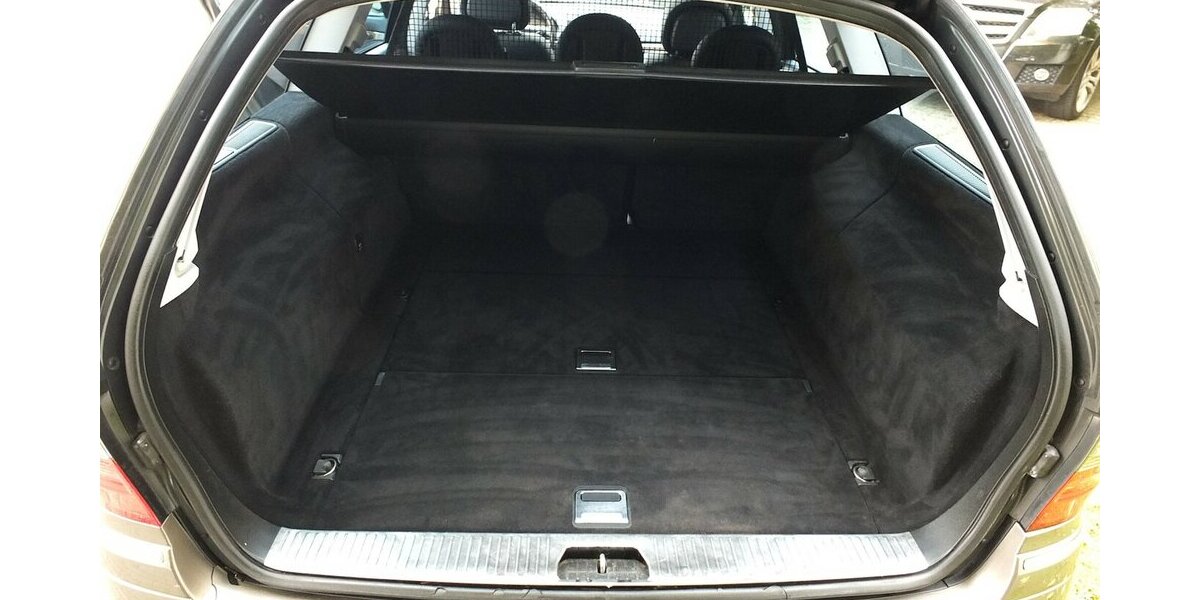 Mercedes-Benz E 230 T AVANTGARDE COMAND EL.DACH/HECKKLAPPE PTS 162.511 km 11.704 &euro; Köln 50858